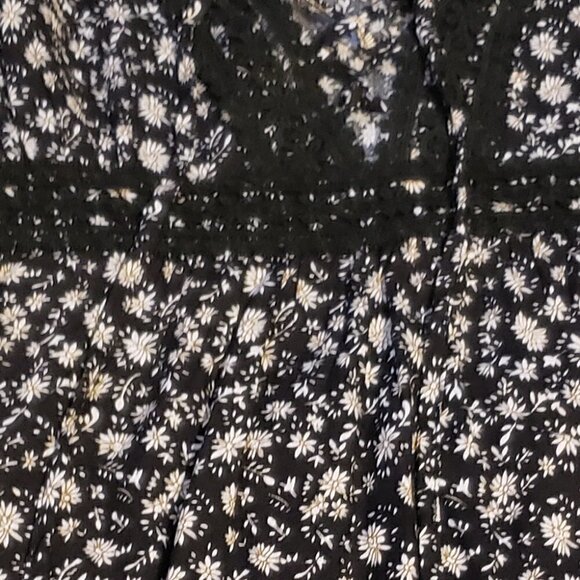 LLOVE USA clothing -black floral blouse - Picture 10 of 10